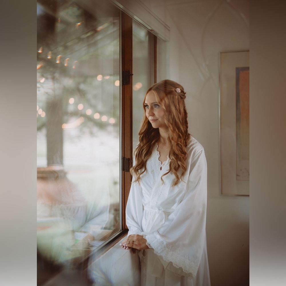 Bridal Robe, Size M - Picture 6 of 13